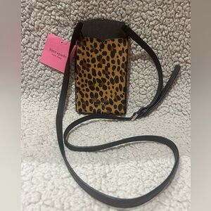 Kate Spade phone crossbody with card slots. 🤎♠️